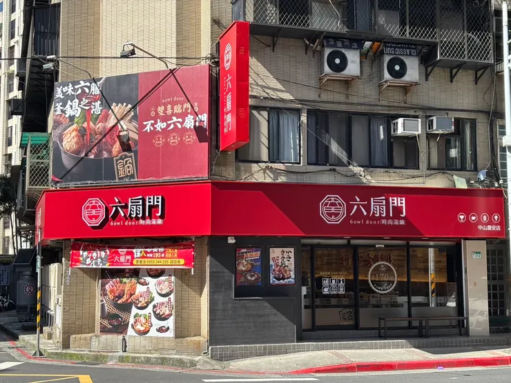 六扇門時尚湯鍋高CP值鍋物受到民眾熱烈歡迎。圖/李明真攝