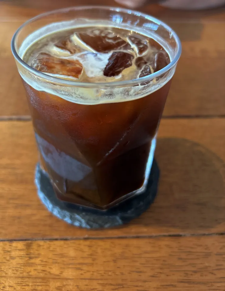 ⟨山男咖啡—冰美式加奶球⟩