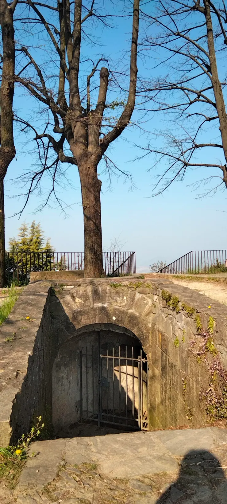 在碉堡上方發現的暗道