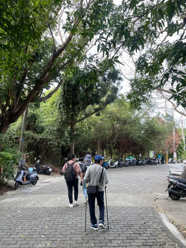 走一圈出來，還蠻多人才剛抵達