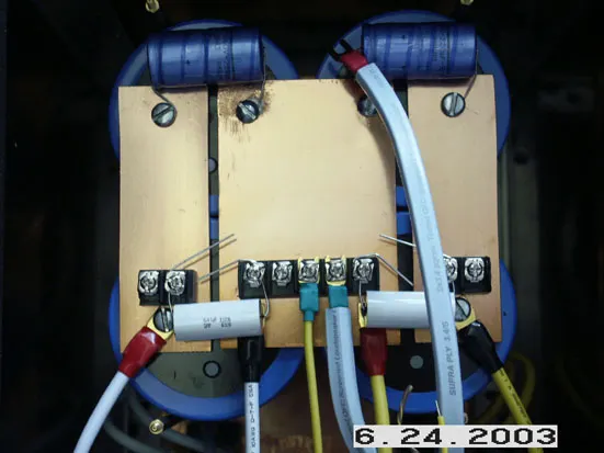 電容極板去太原路裁來 1.5mm 厚紅銅板，上頭鑽孔安裝端子座，以利線路聯結，濾波電容並上  Philips 043 220uF/160V 臥式電容及 UCC SPP 0.47uF PP 電容