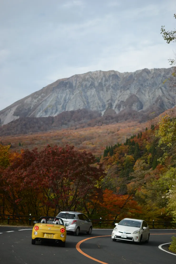 鍵掛峠展望台-假日這邊很多車要排隊進停車場