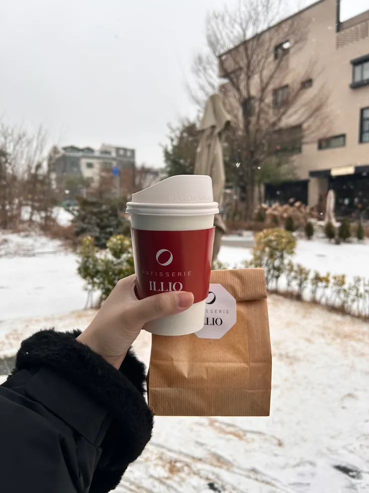 出門拿前一天預訂的「杜拜開心果巧克力麻糬餅」,好好吃~