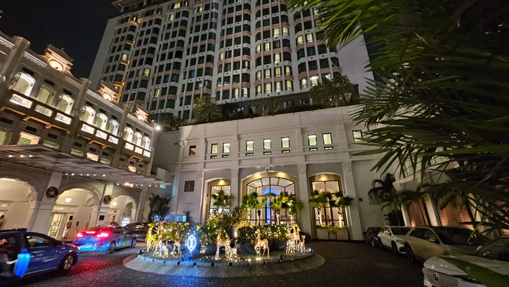 新加坡洲際酒店大門口川流不息的車輛!