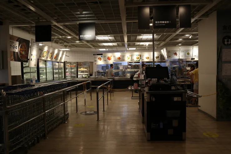 下午時分略為冷清的餐廳點餐區