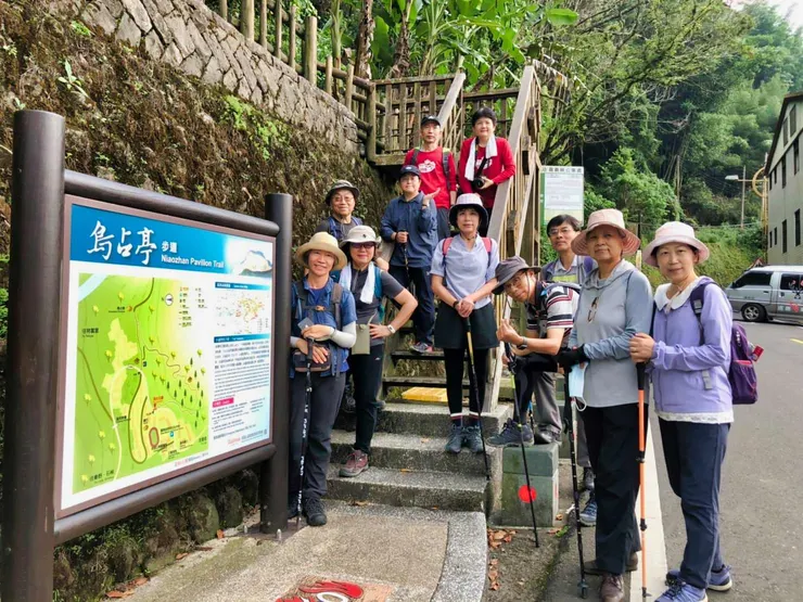 鳥占亭步道團體照