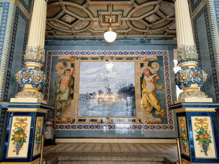 磁磚上描述乳品業