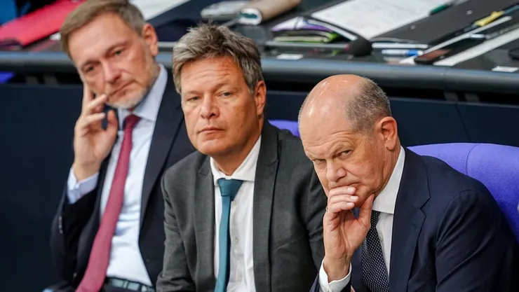 左起：FDP 黨魁 Christian Lindner、綠黨前黨魁 Robert Habeck、德國總理 Olaf Scholz