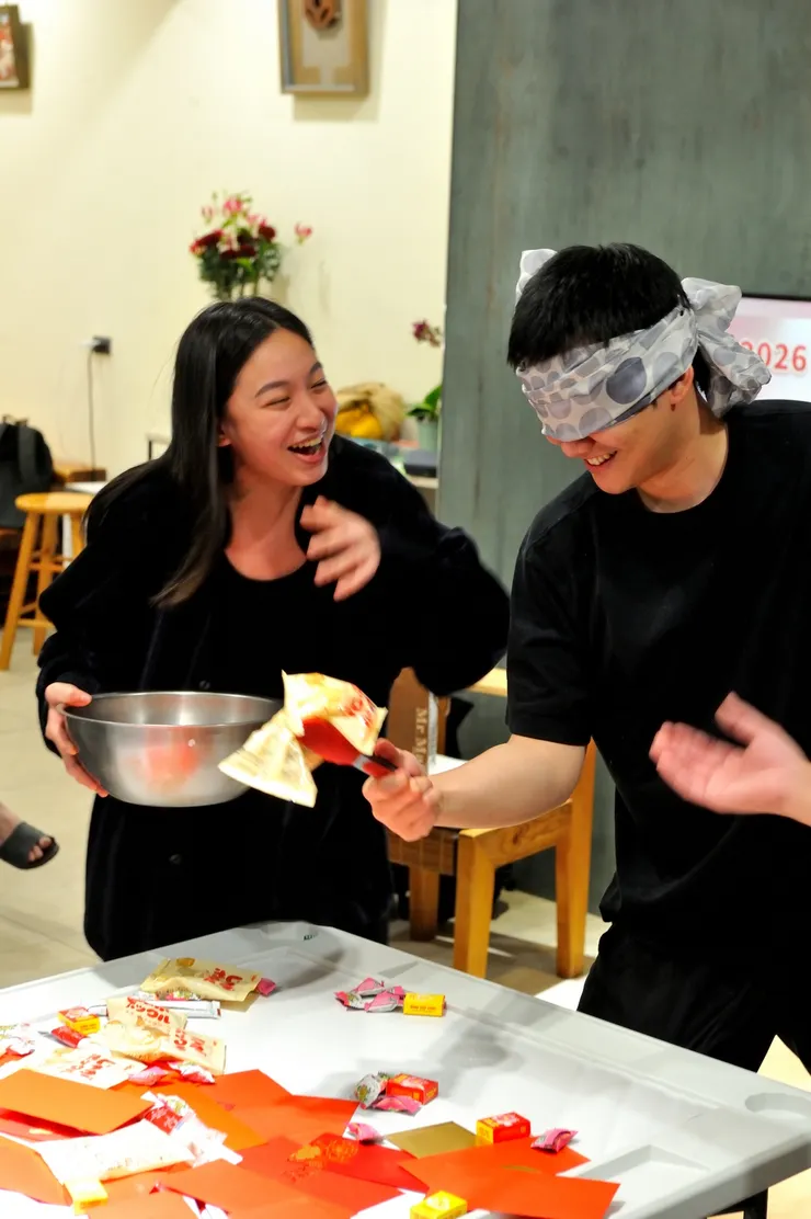 【把婆家當娘家回拉拉再創新遊戲 百萬紅包鏟鏟樂婆婆笑到快岔氣！洋洋、顧湄兄妹。】