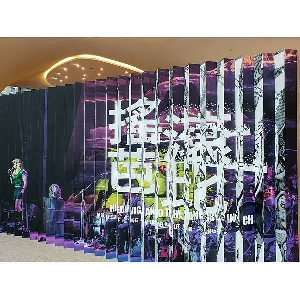 順便拍幾張無緣觀賞的《搖滾芭比》