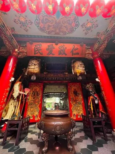 莊嚴肅穆的彩繪門神（圖片截圖於網路）