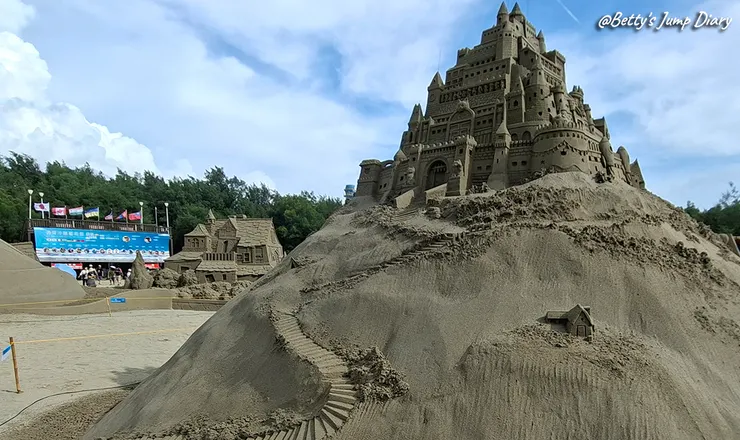 ▲2025苗栗「通霄沙雕藝術節」逍遙沙城/圖片來源：Betty's Jump Diary