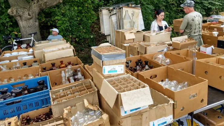 很神奇的店,賣許多自然課實驗的瓶瓶罐罐,還有人體構造圖