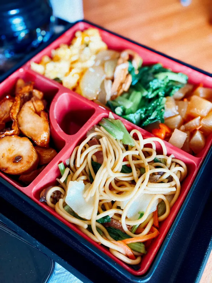 慈濟醫院的便當看起來很美味．．．