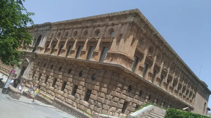 方方正正的外觀