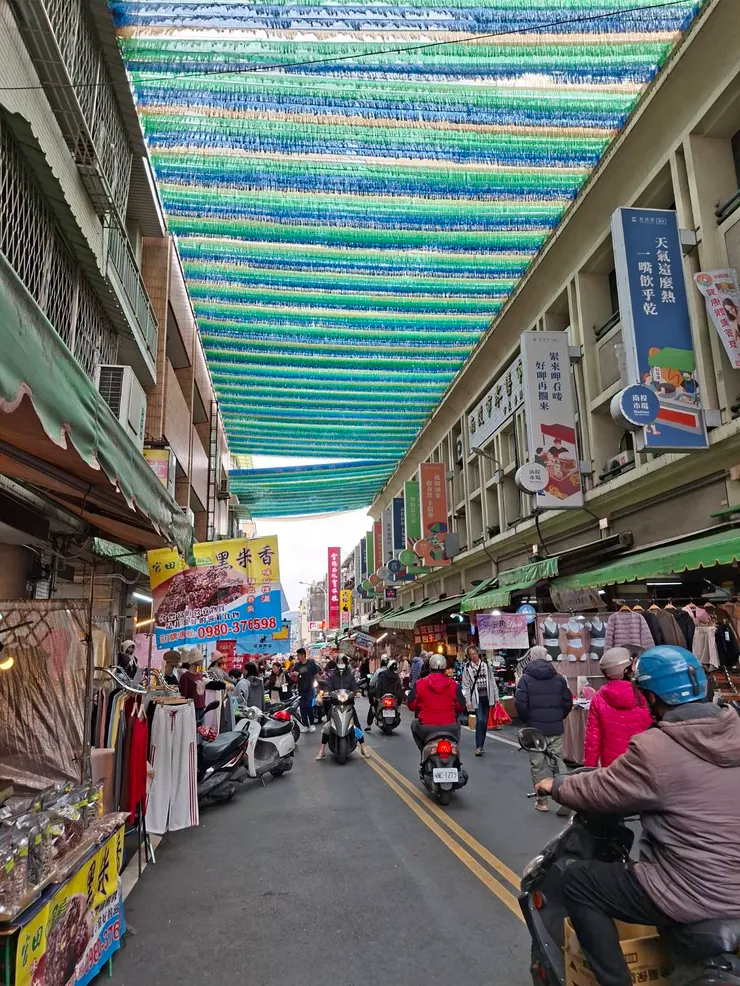 很有年味的南投當地小市集～