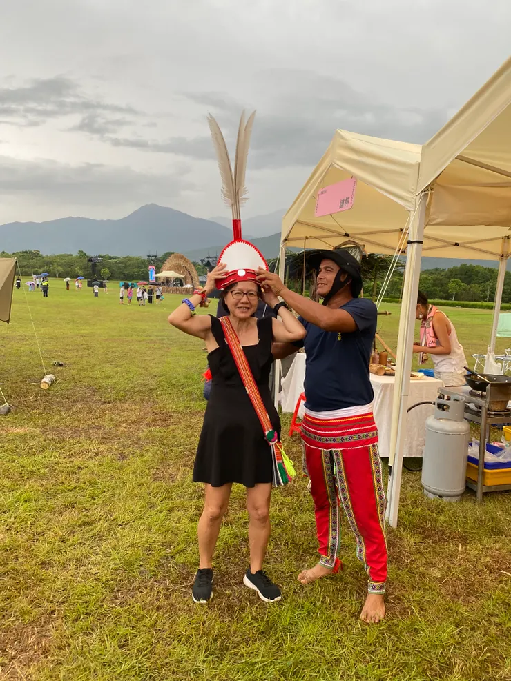 老師幫我調整帽子