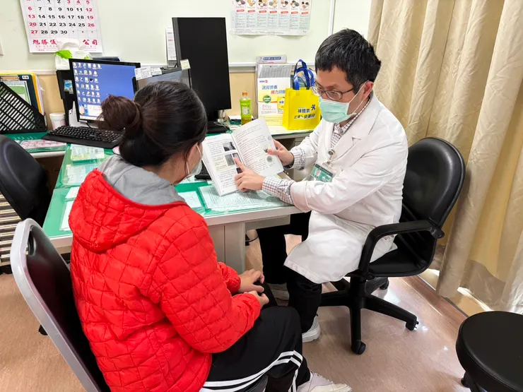 圖說：腎臟科醫師侯羿州指出，慢性腎臟病早期診斷難度高，傳統檢測無法精準反映腎功能，搭配新型指標「硫酸吲哚酚」有助於揪出潛在患者。（資料來源：偉喬生醫）