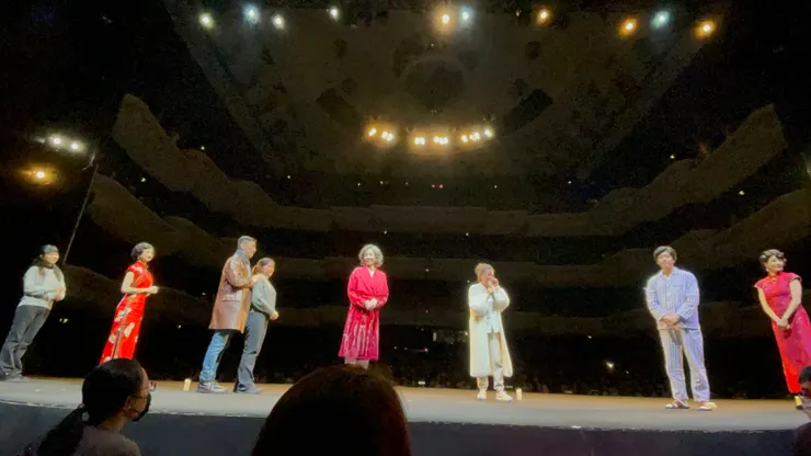 演出結束後的謝幕，演員與觀眾終於可以從夢中醒來了。