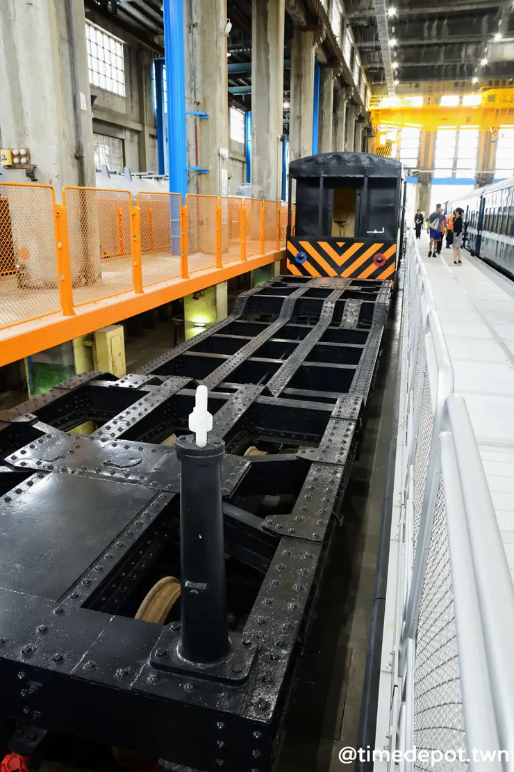 因應動線設計及4股車輛內部展示,犧牲了3股展示空間