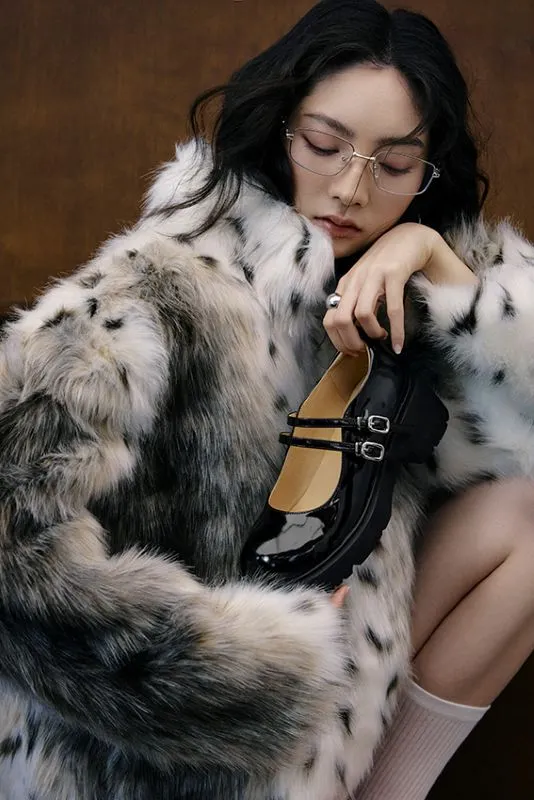 ▲瑪莉珍系列鞋款搭配毛絨外套或甜褲風皮褲,皆能讓經典復古鞋型再展更多層次魅力。