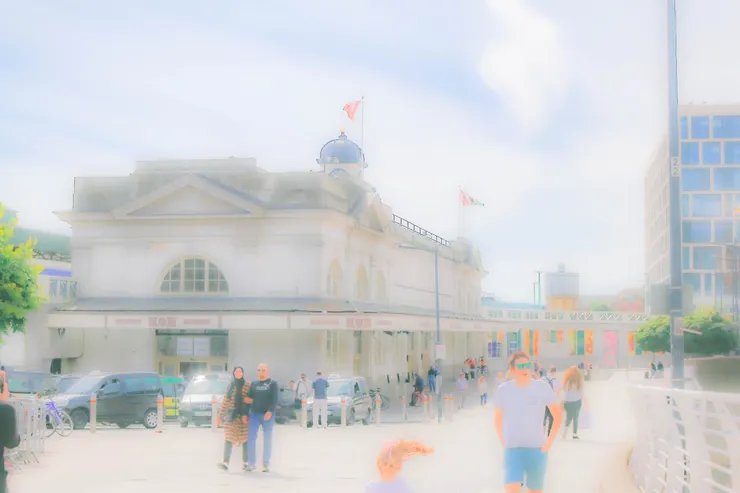 卡地夫火車站外一景