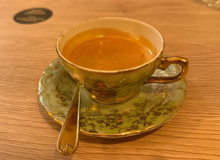 像宮廷中使用的咖啡杯