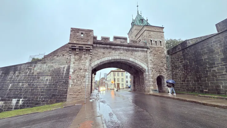 聖路易門另一側