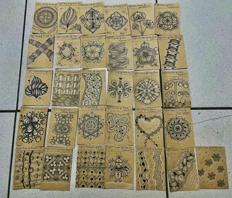 全部三十一天的圖樣,拍攝於自己房間地板。