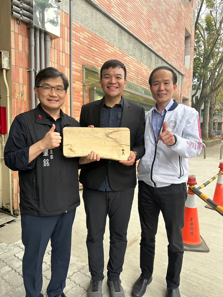 與桃園市教育局長及智慧城市發展會主委合照