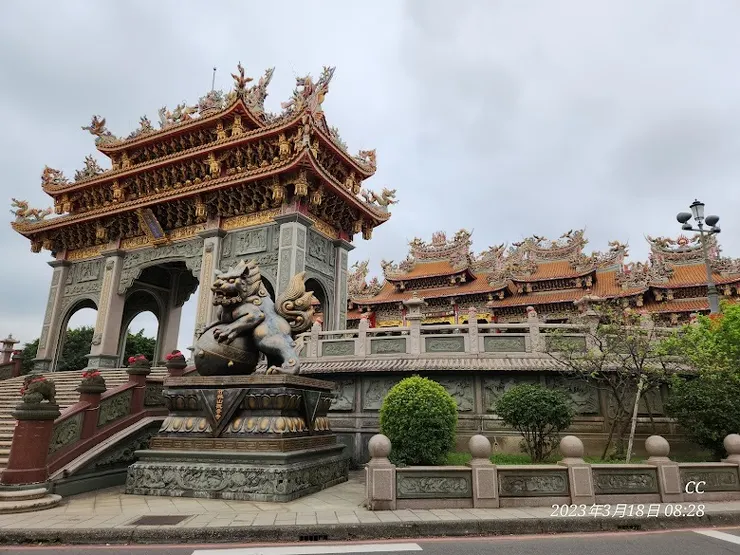 屋脊上剪黏工藝精湛（圖片截圖於網路）