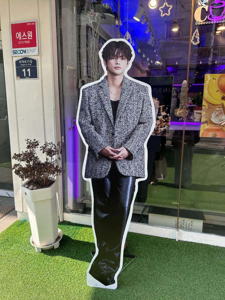 去了因為音樂劇而辦的應援咖啡廳！