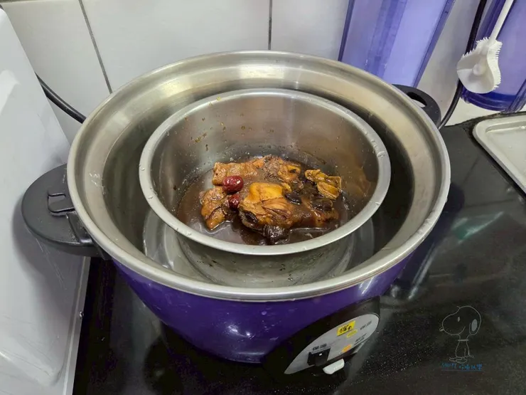 放一杯水下去蒸就OK