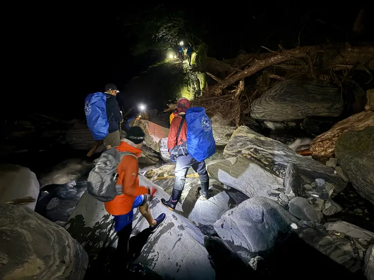 黑暗中過危險地形