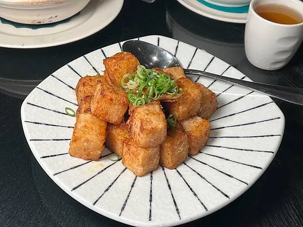 (新莊美食)典華雅聚~窯烤櫻桃鴨二吃、經典粵菜、創意港點樣樣