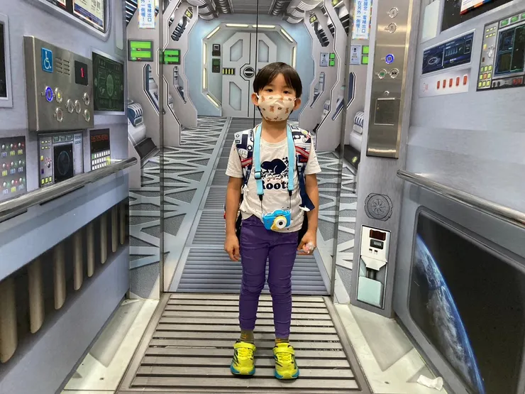 電梯空間~目測只能容納一台輪椅♿️。