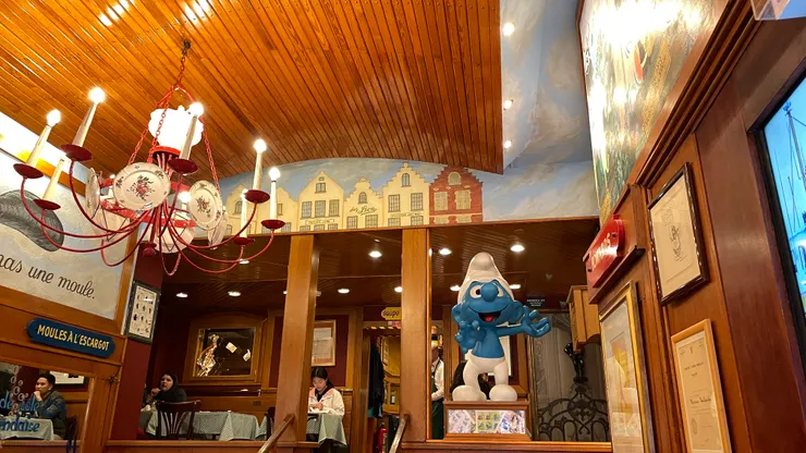 不知道餐廳為何有藍精靈