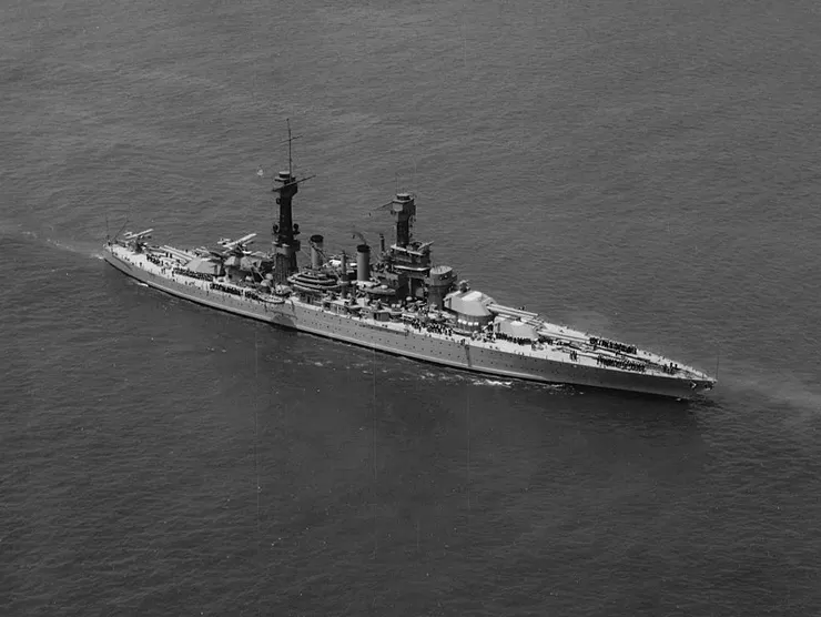 拍攝於1927年航行中的西維吉尼亞號戰艦