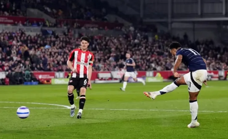 屈堅斯勁射破網助阿士東維拉小勝1:0