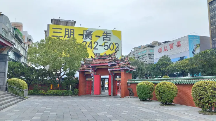 行天宮外門