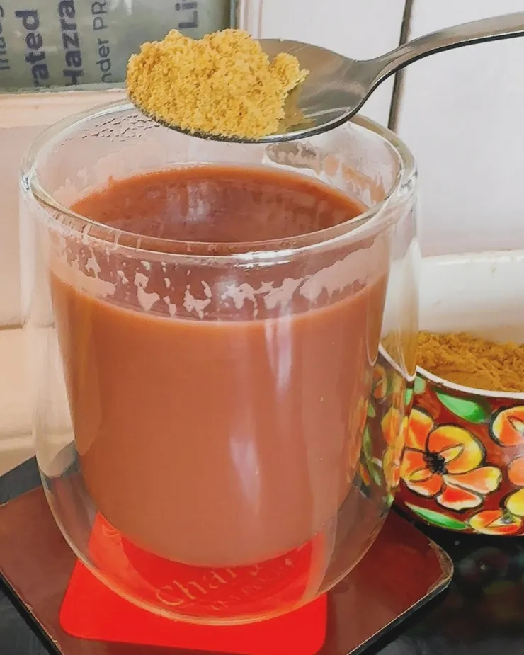 粉狀的是堅果粉,增加粉紅茶的味道~