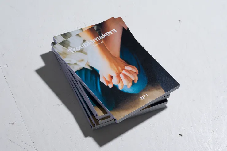 Troublemakers 讓人印象最深刻的封面那兩隻溫柔牽起的手。Photo by Tsubasa Fujikura