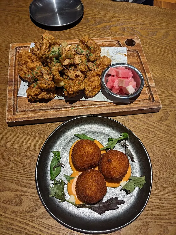 炸雞與韓式炸飯糰kimcheesy arancini