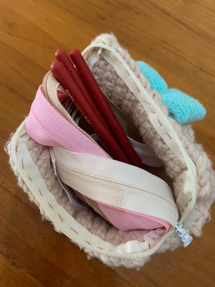 第一次自己縫拉鍊，不錯不錯，拉的起來。It works!