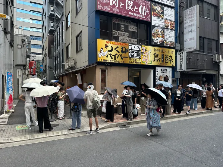 這種天氣還可以排成這樣，這間店真的不簡單