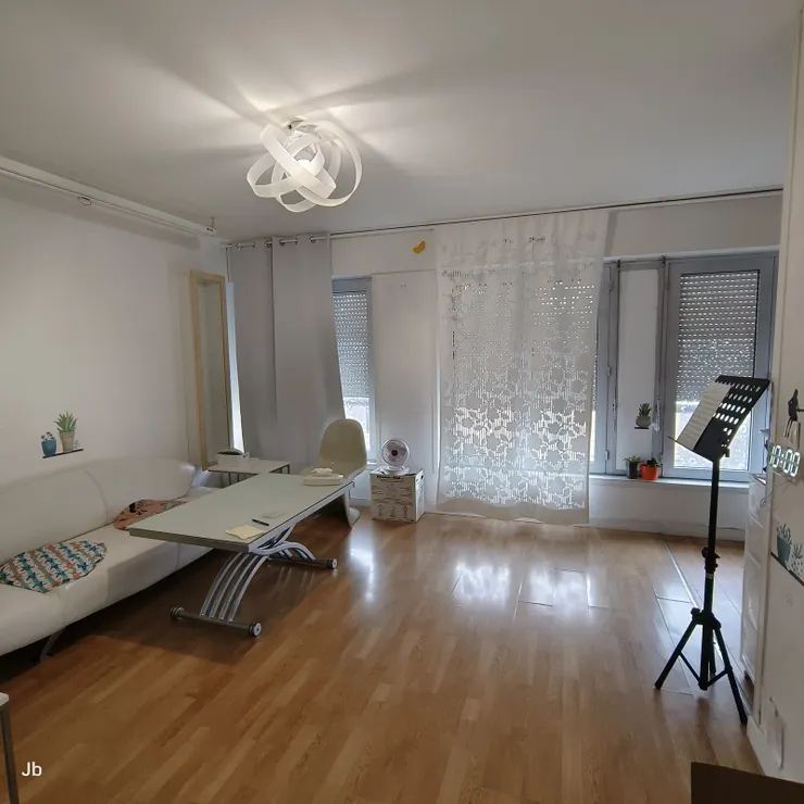 【完工！傢俱也挪了位置，感覺更寬敞。】