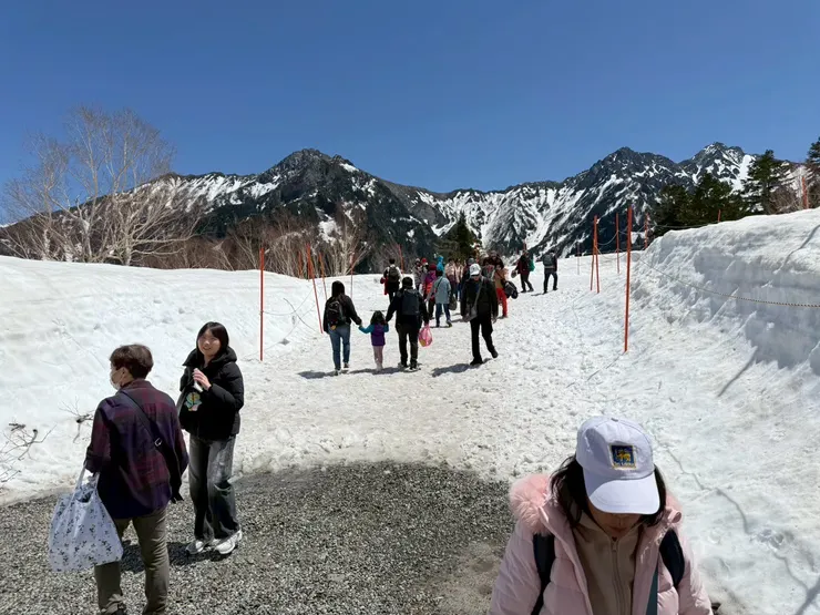 繼續往前走就是一片雪地了