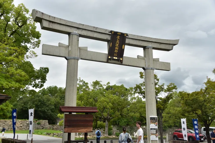 如果是從東邊進入一定會看到的大鳥居