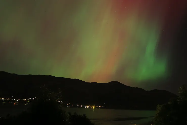 ISO=400 光圈孔徑f/1.8 曝光時間=2秒