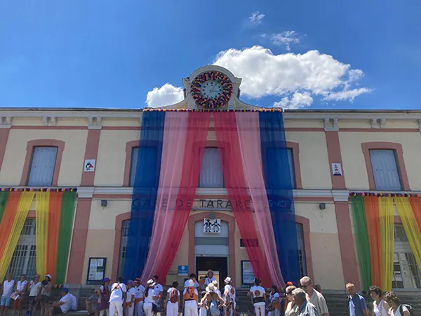 塔拉爾車站的裝飾